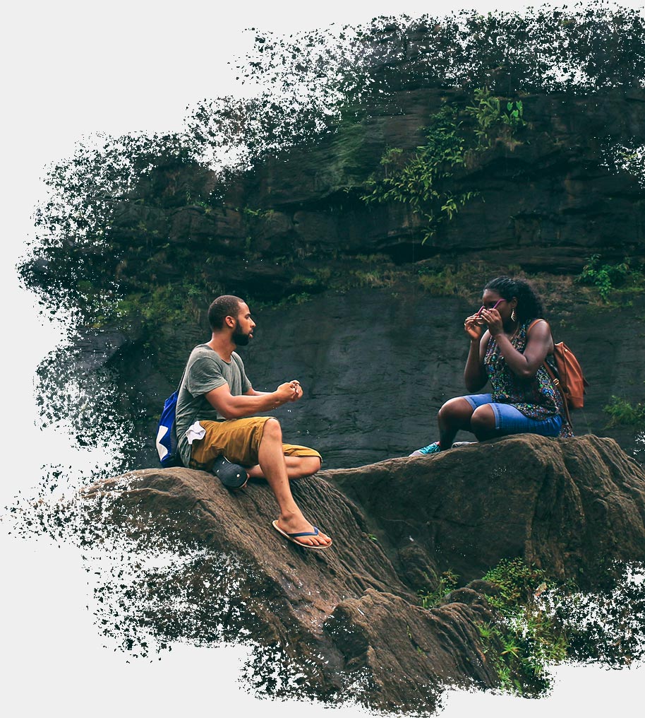 couple-on-rocks